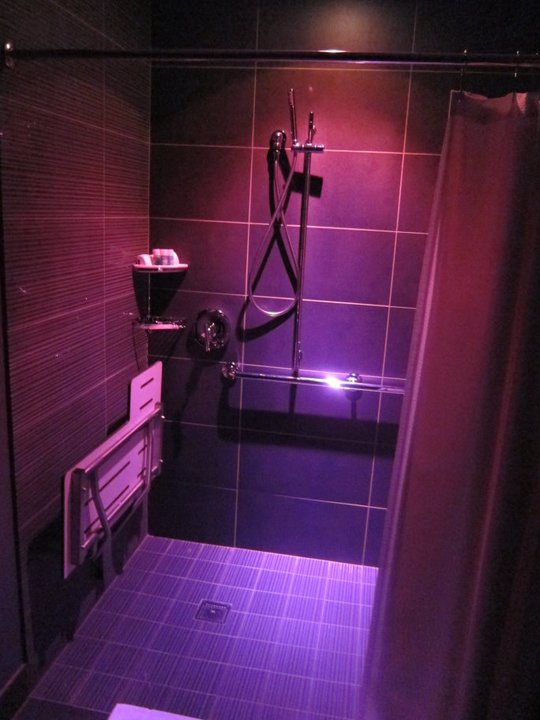 181731_10150101919494131_3390854_n